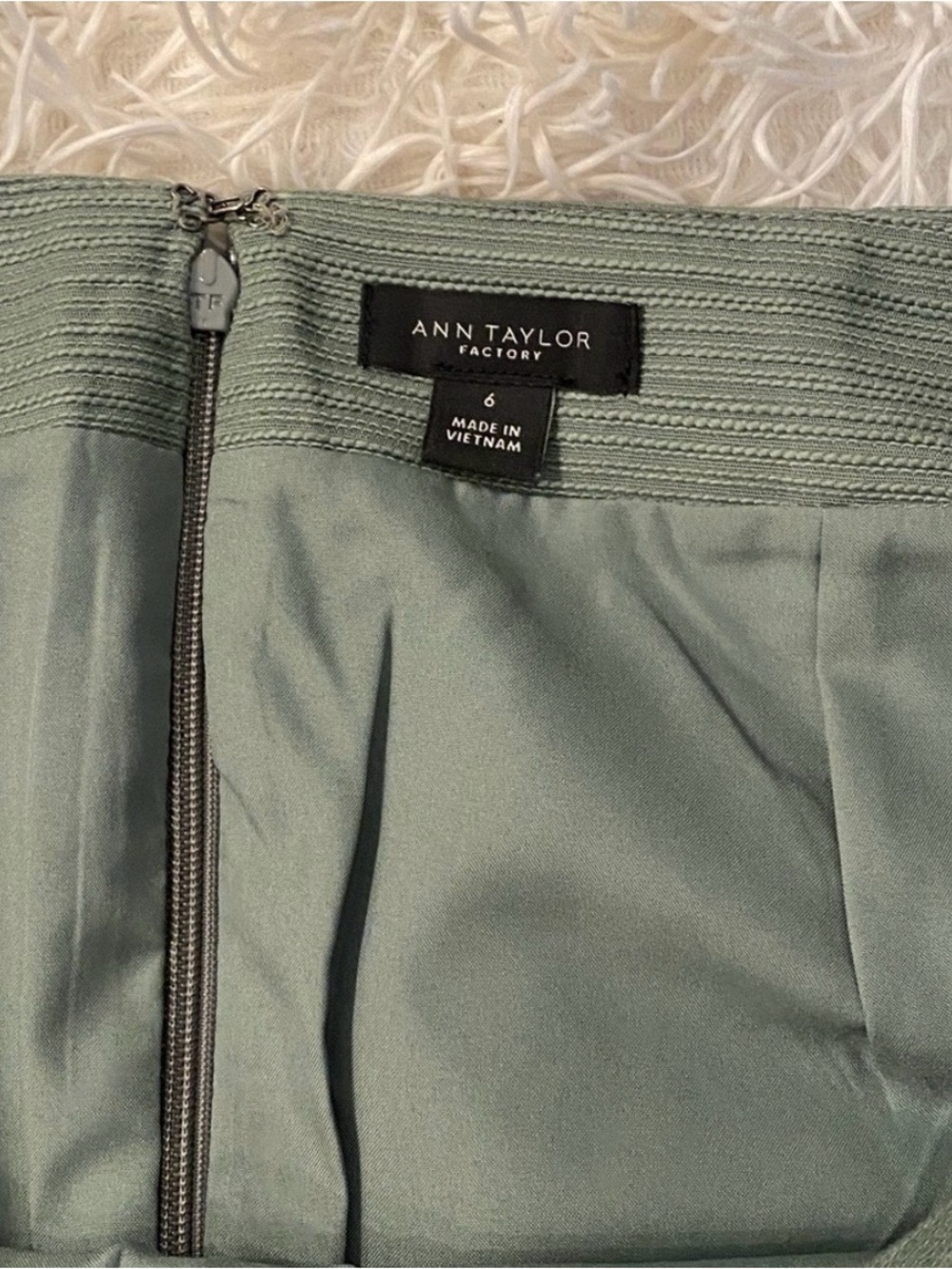 Ann Taylor Factory Sage Green Office Chic Straight Skirt Size 6 - Picture 6 of 7